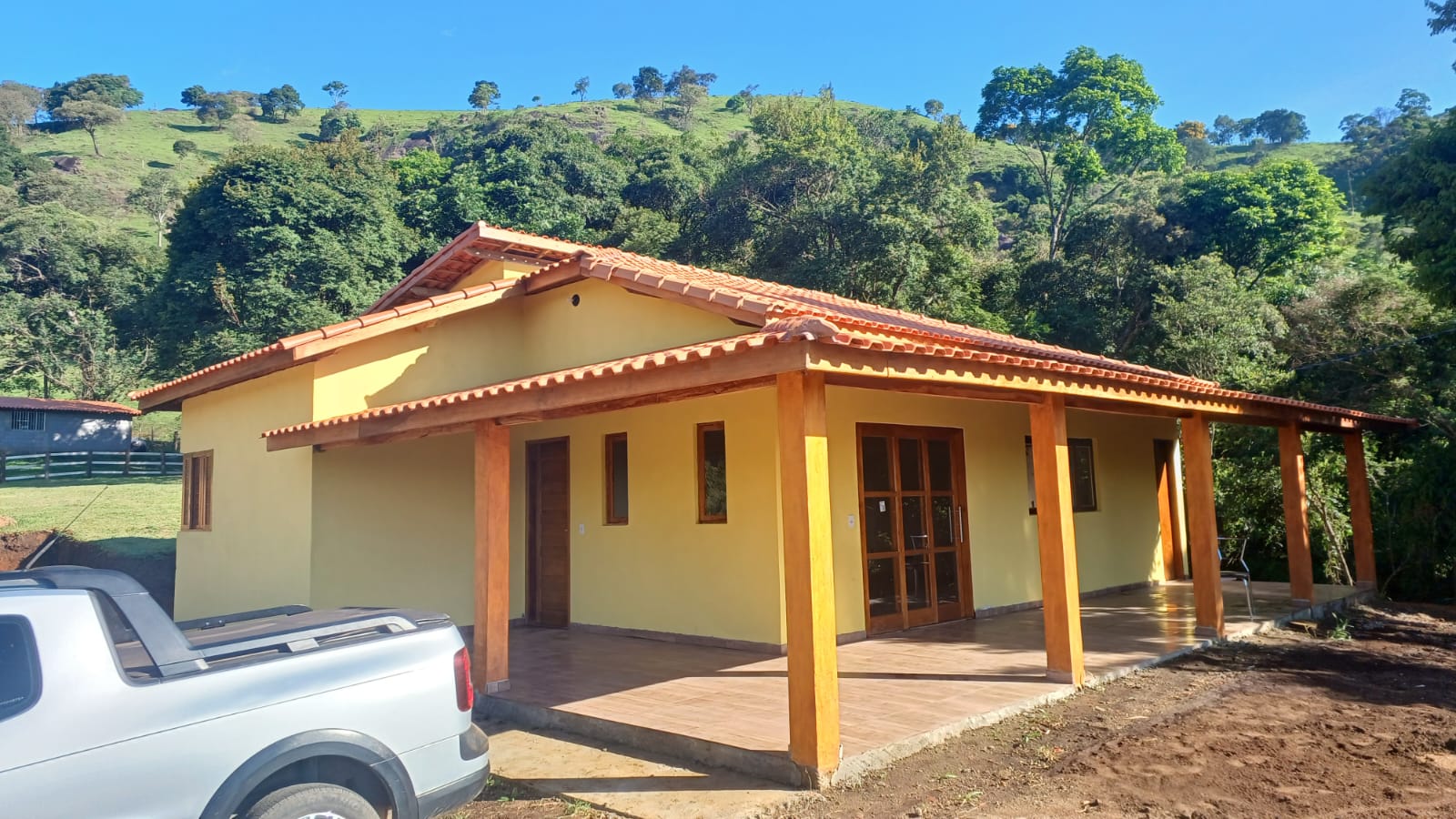 Chácara com piscina em fase de acabamento, casa com 3 quartos, 1 suíte em Camanducaia MG ! Código 1078