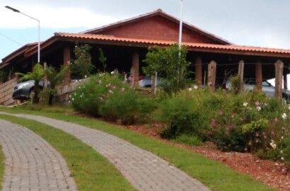 Sitio com água em abundancia; 2 casas bem construídas em Itapeva - MG | Código 1079
