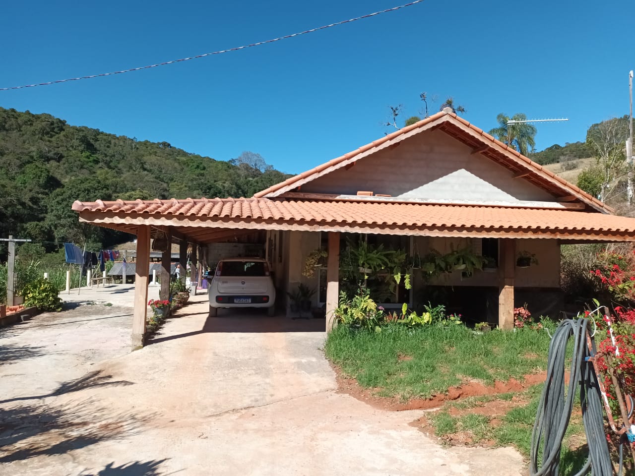 Sitio com água em abundancia; 2 casas bem construídas em Itapeva - MG | Código 1079