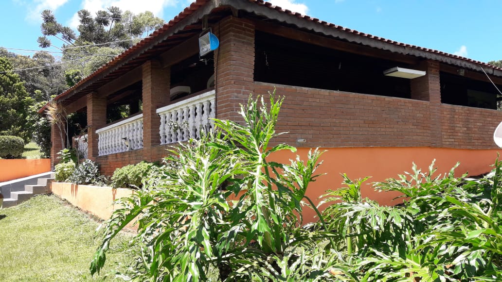 Belíssimo sítio a venda no município de Toledo-MG. Riquíssimo em água; com tanque de peixe, lago | Código 1081