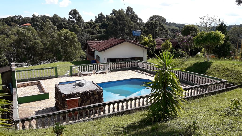 Belíssimo sítio a venda no município de Toledo-MG. Riquíssimo em água; com tanque de peixe, lago | Código 1081