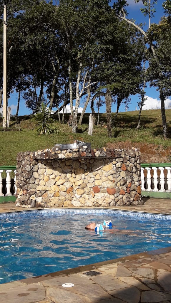 Belíssimo sítio a venda no município de Toledo-MG. Riquíssimo em água; com tanque de peixe, lago | Código 1081