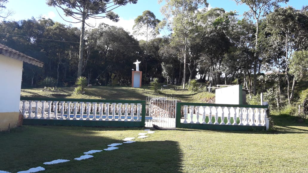 Belíssimo sítio a venda no município de Toledo-MG. Riquíssimo em água; com tanque de peixe, lago | Código 1081