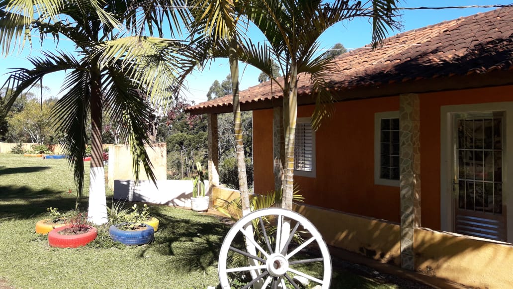 Belíssimo sítio a venda no município de Toledo-MG. Riquíssimo em água; com tanque de peixe, lago | Código 1081