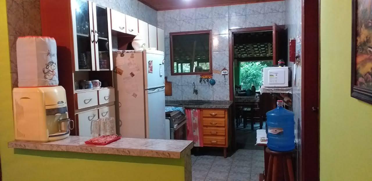 Chácara com piscina, churrasqueira; casa sede .. com : 3 Quartos espaçosos, 2 banheiros | Código 1082