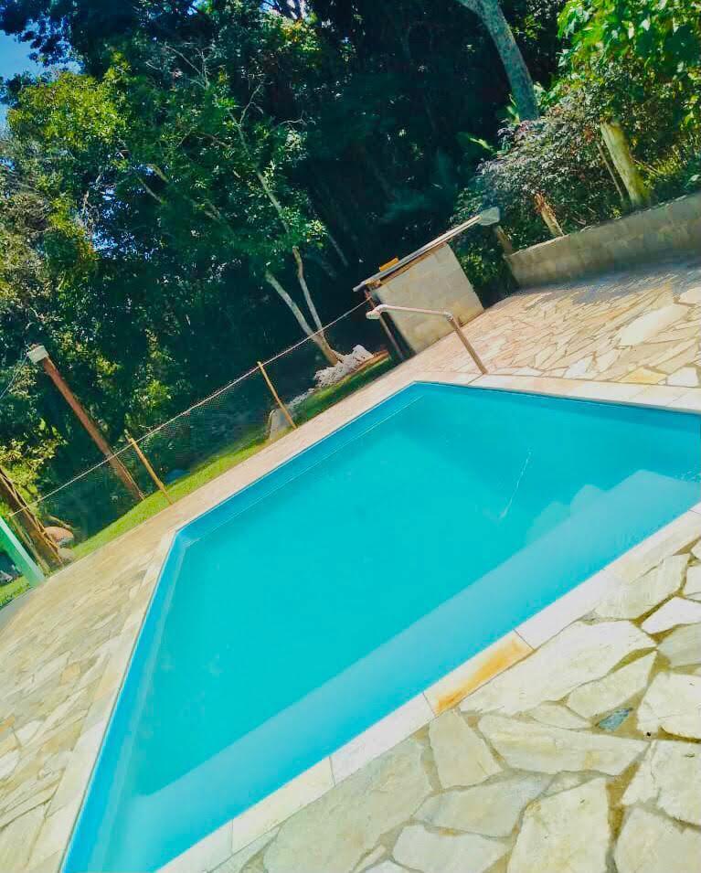 Chácara com piscina, churrasqueira; casa sede .. com : 3 Quartos espaçosos, 2 banheiros | Código 1082