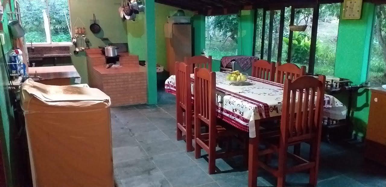 Chácara com piscina, churrasqueira; casa sede .. com : 3 Quartos espaçosos, 2 banheiros | Código 1082