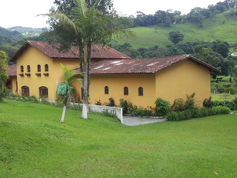 Sítio Casa sede com 5 dormitórios sendo 3 suítes, hidromassagem, sala, cozinha, área gourmet, piscina | Código 1084