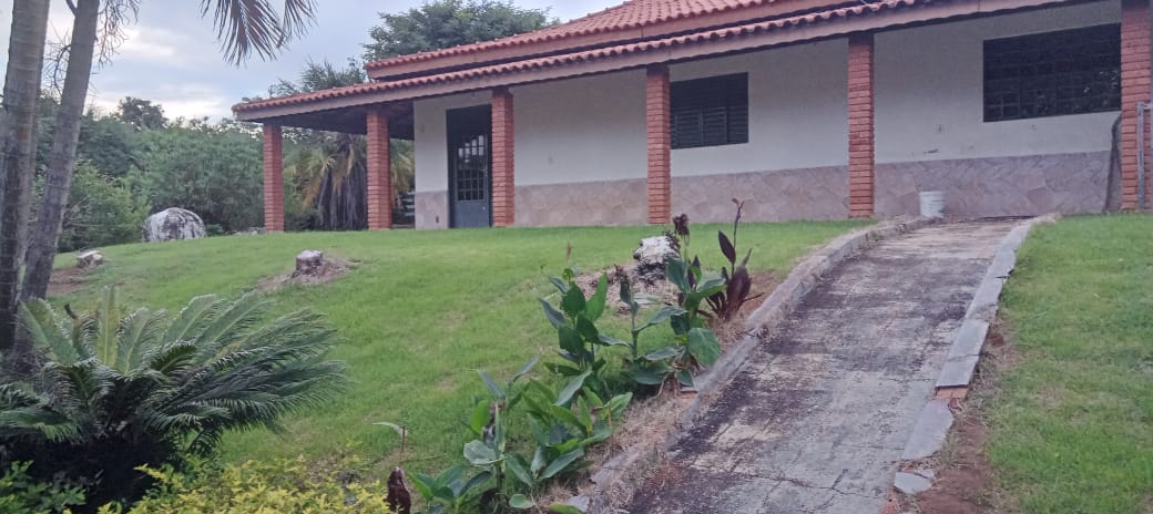 Chácara com 3 quartos, área de churrasco, piscina, em Toledo - MG | Código 1086