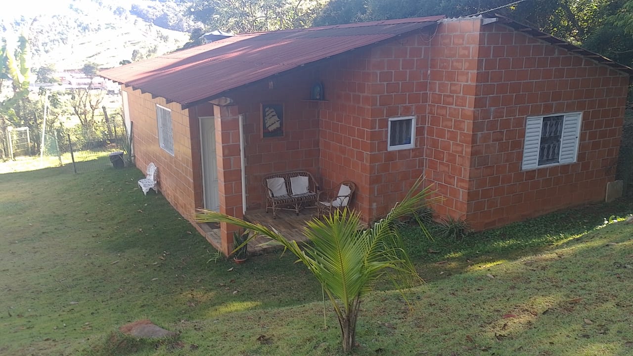 Chácara, casa com 3 quartos, 2 suítes (Aberta Negociação) em Toledo  MG | Código 1094