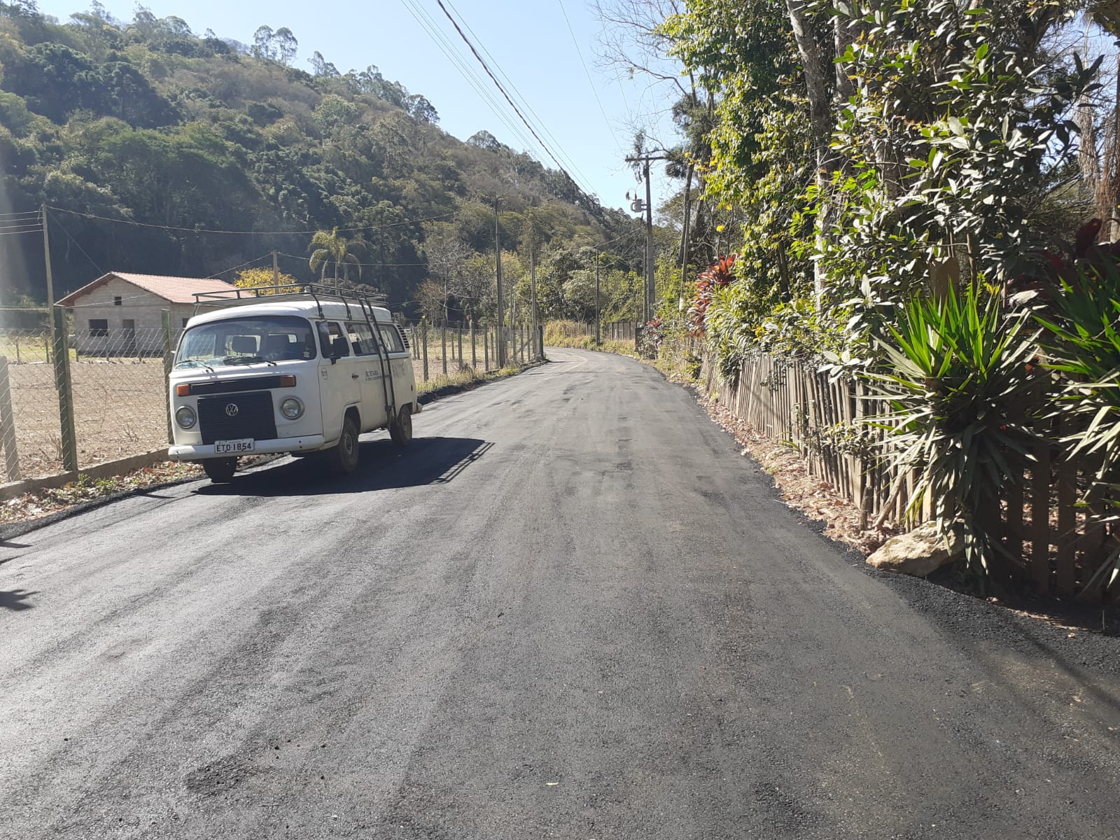 Chácara - Casa com 4 quartos localizada em região turística fundos para o rio em Extrema - MG Código 1112