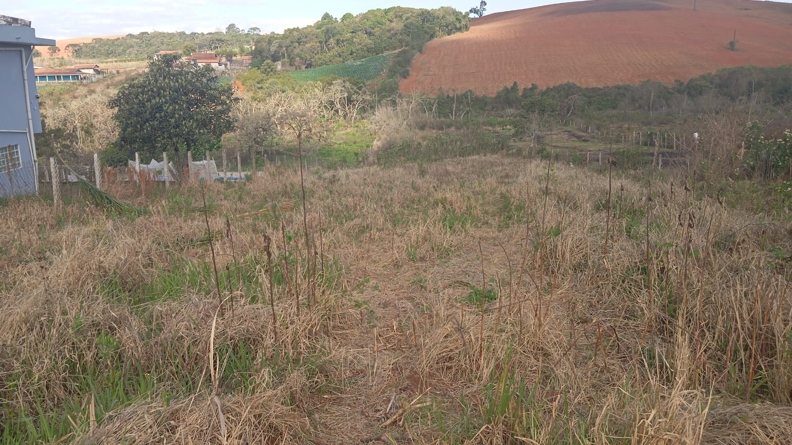 Terreno com 2.340 localizado em Munhoz, ótima chegada. Código 1137