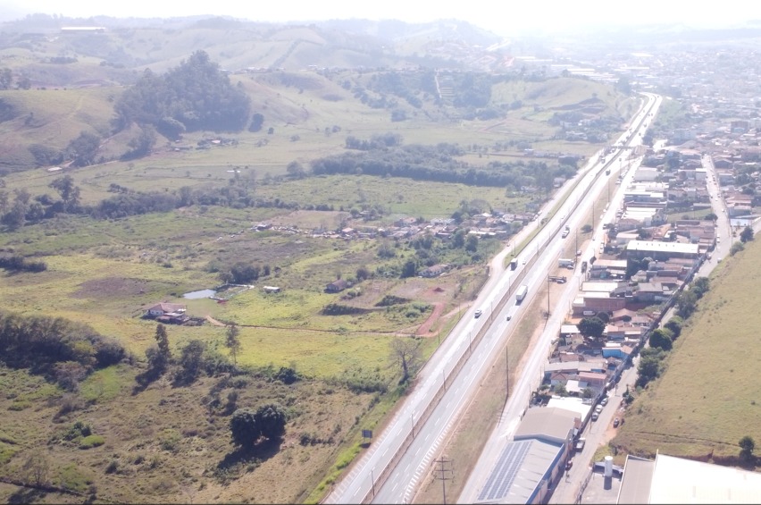 Excelente área industrial de 84.000 m² com terreno totalmente plano e uso misto permitido - Cód. 1141