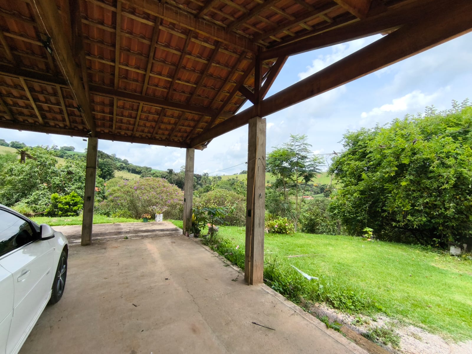 Chácara com Casa com 4 quartos em Toledo MG Cód. 1143