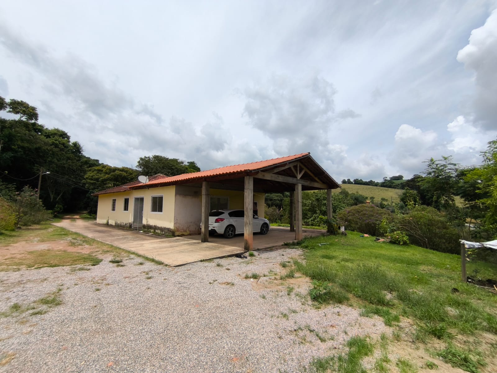 Chácara com Casa com 4 quartos em Toledo MG Cód. 1143