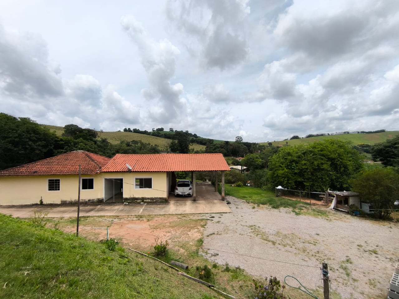 Chácara com Casa com 4 quartos em Toledo MG Cód. 1143
