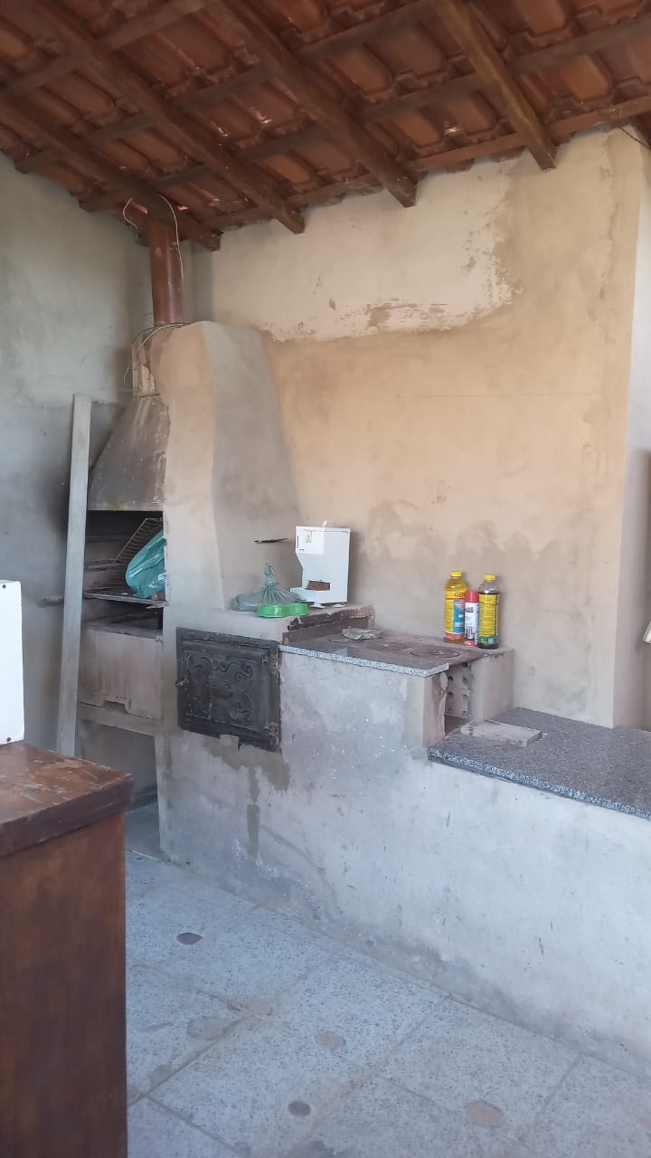 Belíssima chácara localizada em Munhoz, a 12 km da cidade com casa, piscina, pomar Cod. 1146