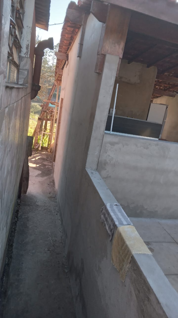 Belíssima chácara localizada em Munhoz, a 12 km da cidade com casa, piscina, pomar Cod. 1146