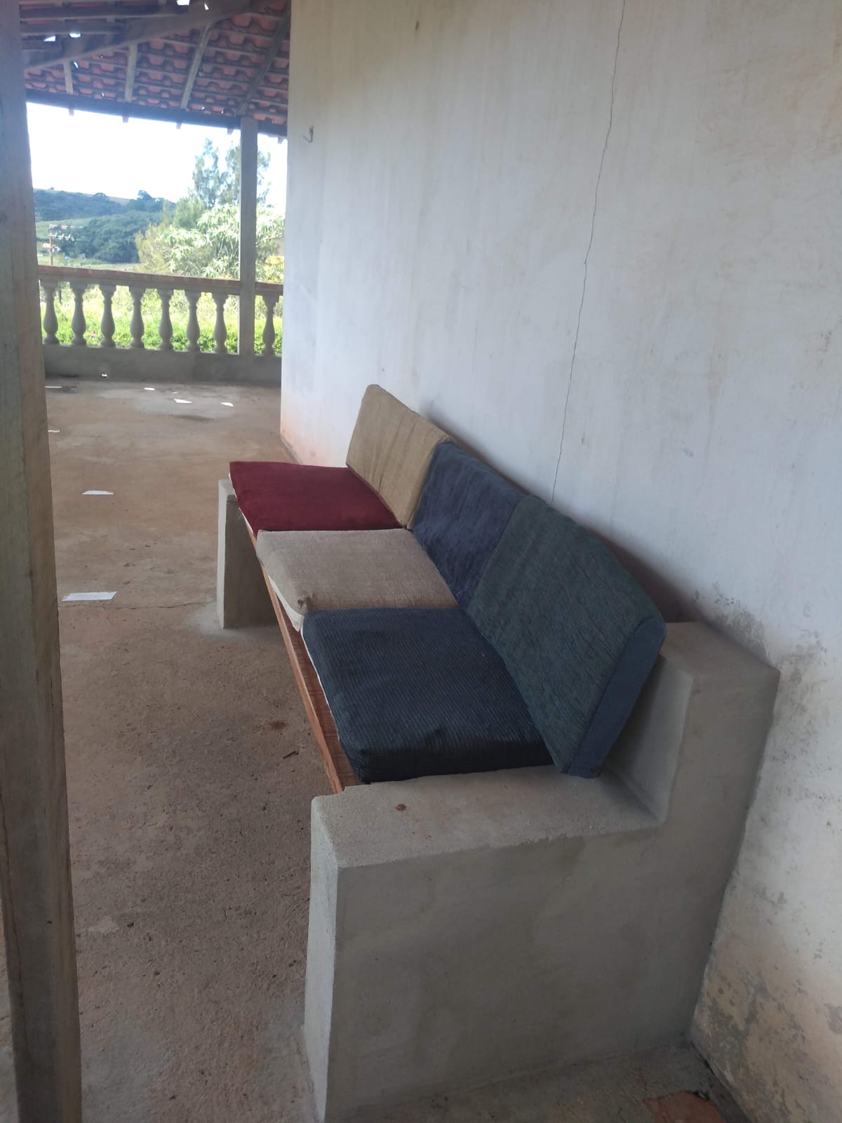 Chácara com casa grande próxima à lago de pesca e cachoeira em Munhoz - MG Cód. 1147