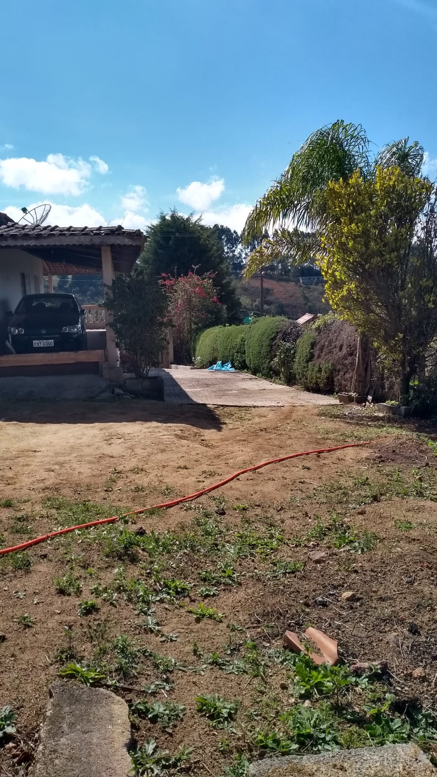 Chácara com casa grande próxima à lago de pesca e cachoeira em Munhoz - MG Cód. 1147