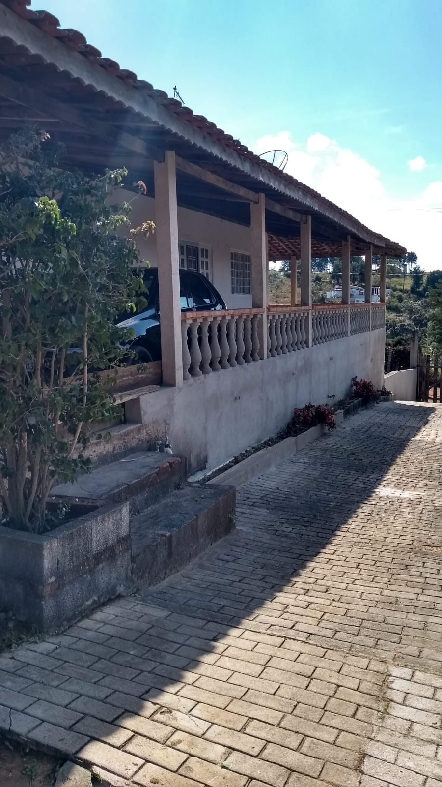 Chácara com casa grande próxima à lago de pesca e cachoeira em Munhoz - MG Cód. 1147