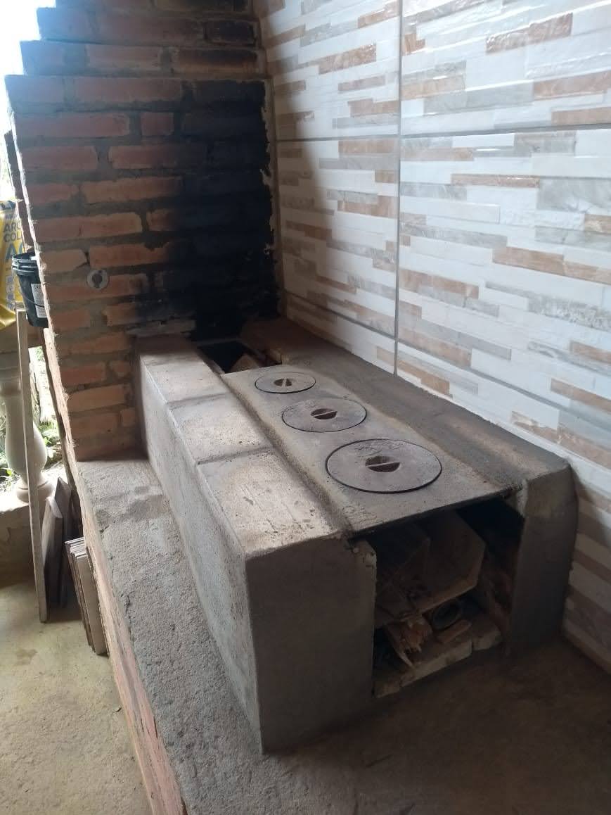 Chácara com casa grande próxima à lago de pesca e cachoeira em Munhoz - MG Cód. 1147