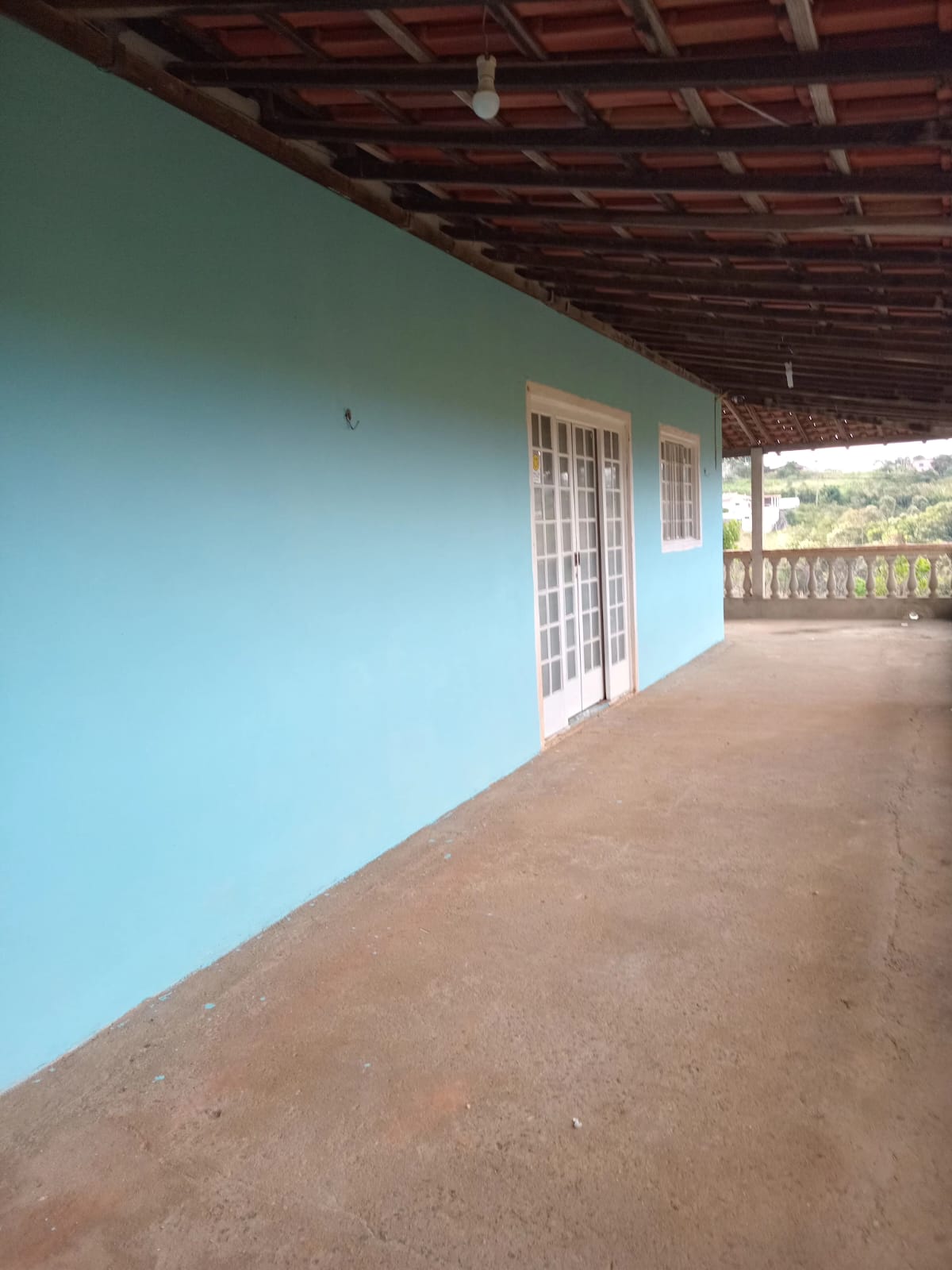 Chácara com casa grande próxima à lago de pesca e cachoeira em Munhoz - MG Cód. 1147