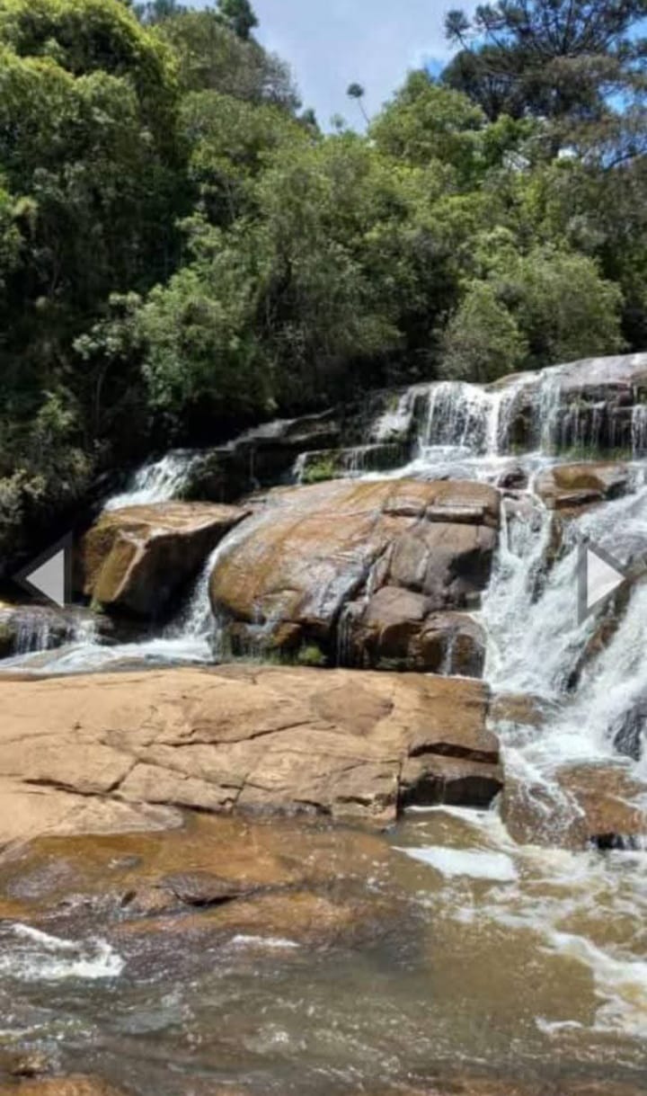 Chácara com casa grande próxima à lago de pesca e cachoeira em Munhoz - MG Cód. 1147