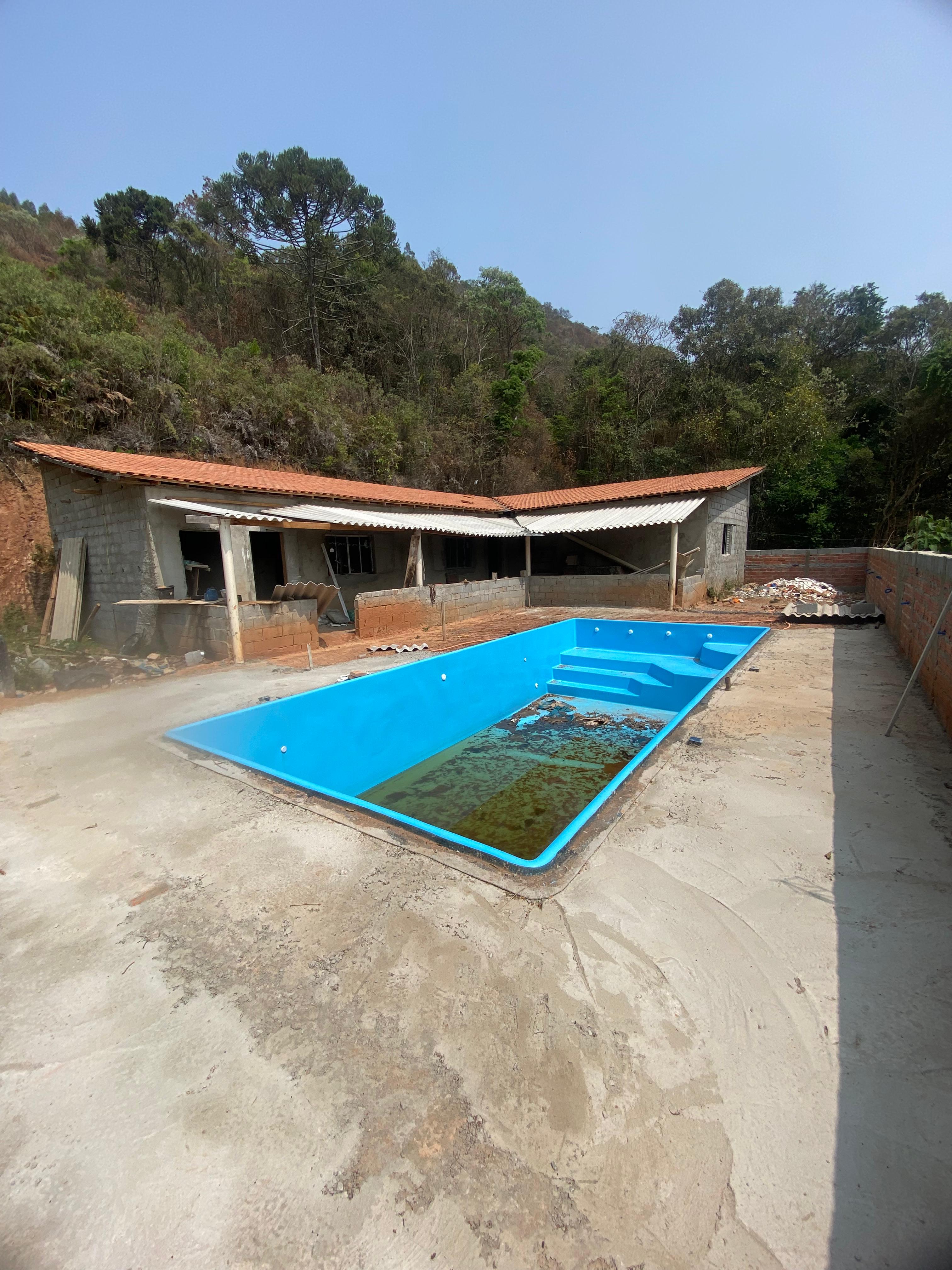 Chácara em construção com piscina em Toledo - MG Cód 1148
