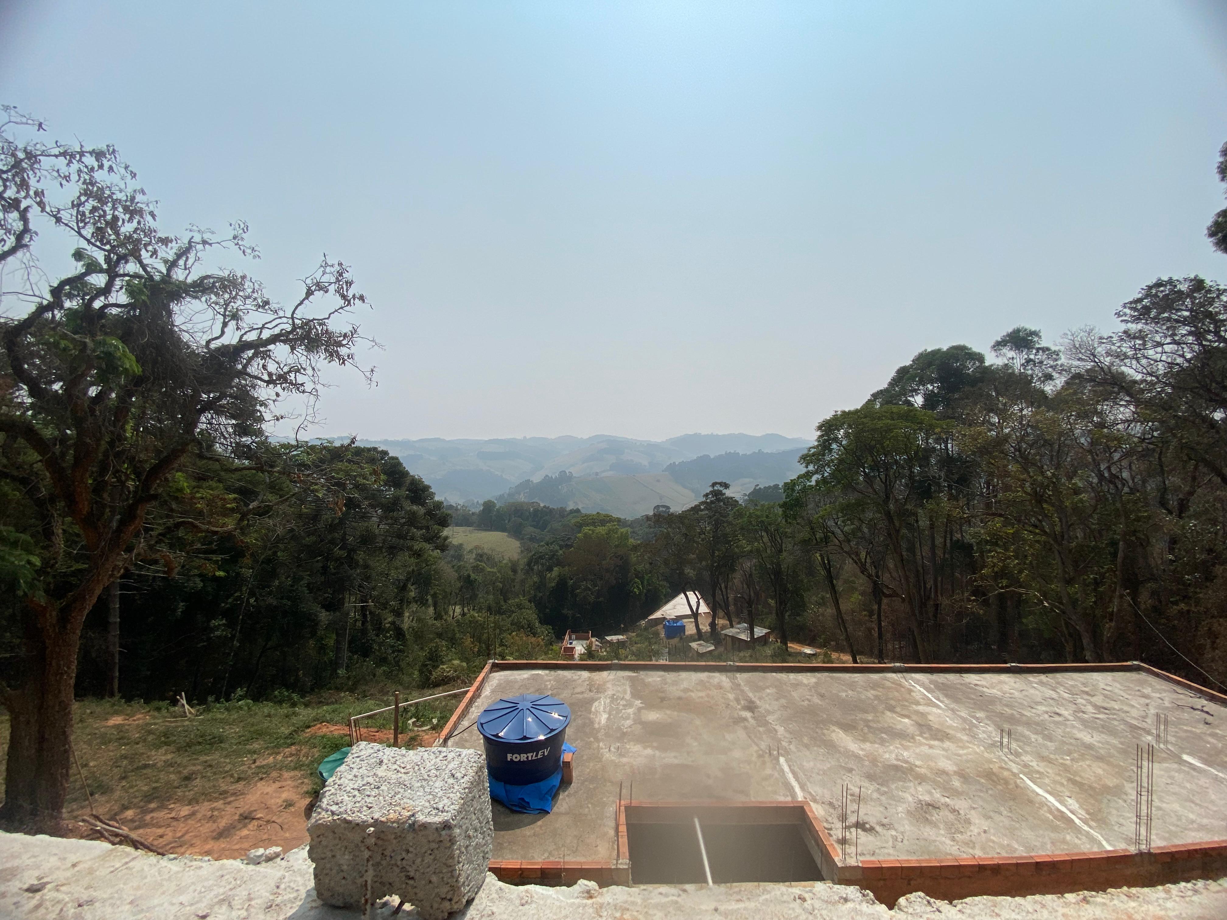 Chácara em construção com piscina em Toledo - MG Cód 1148