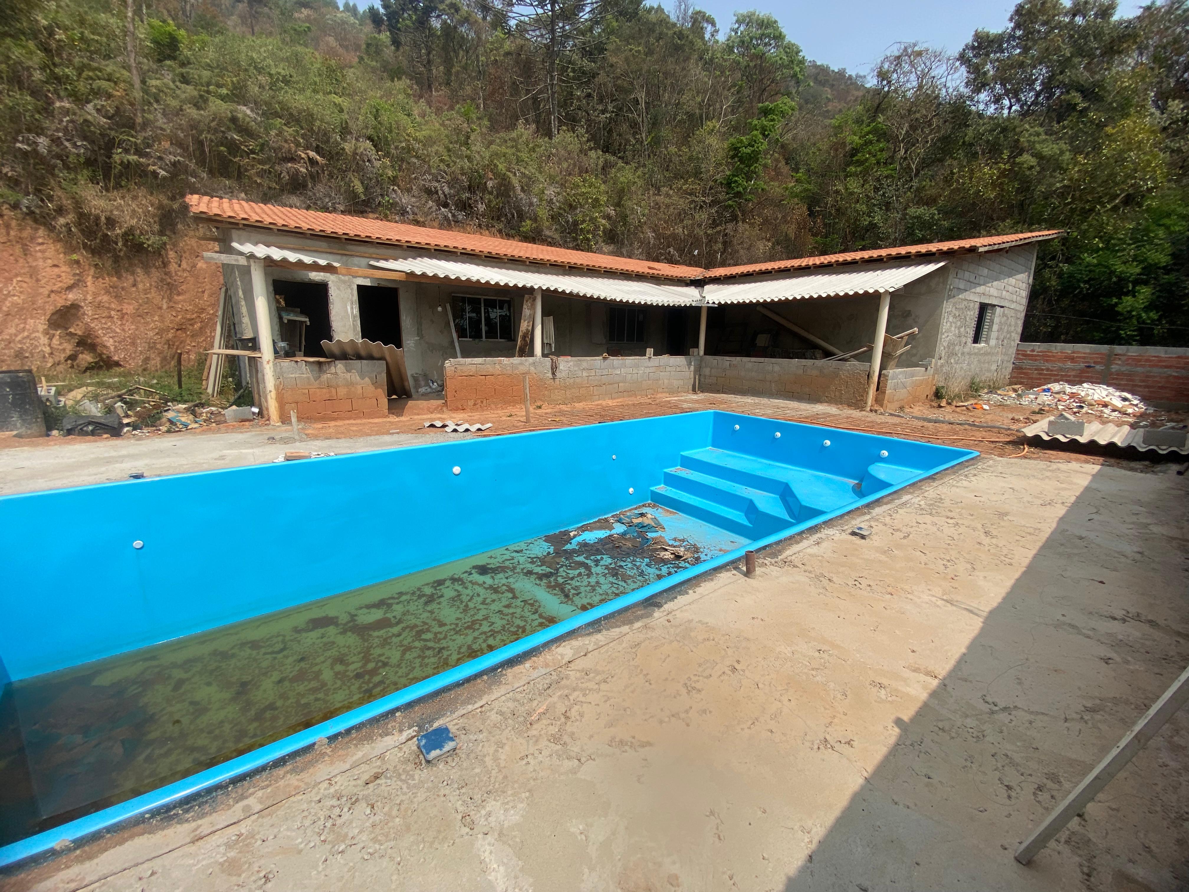 Chácara em construção com piscina em Toledo - MG Cód 1148