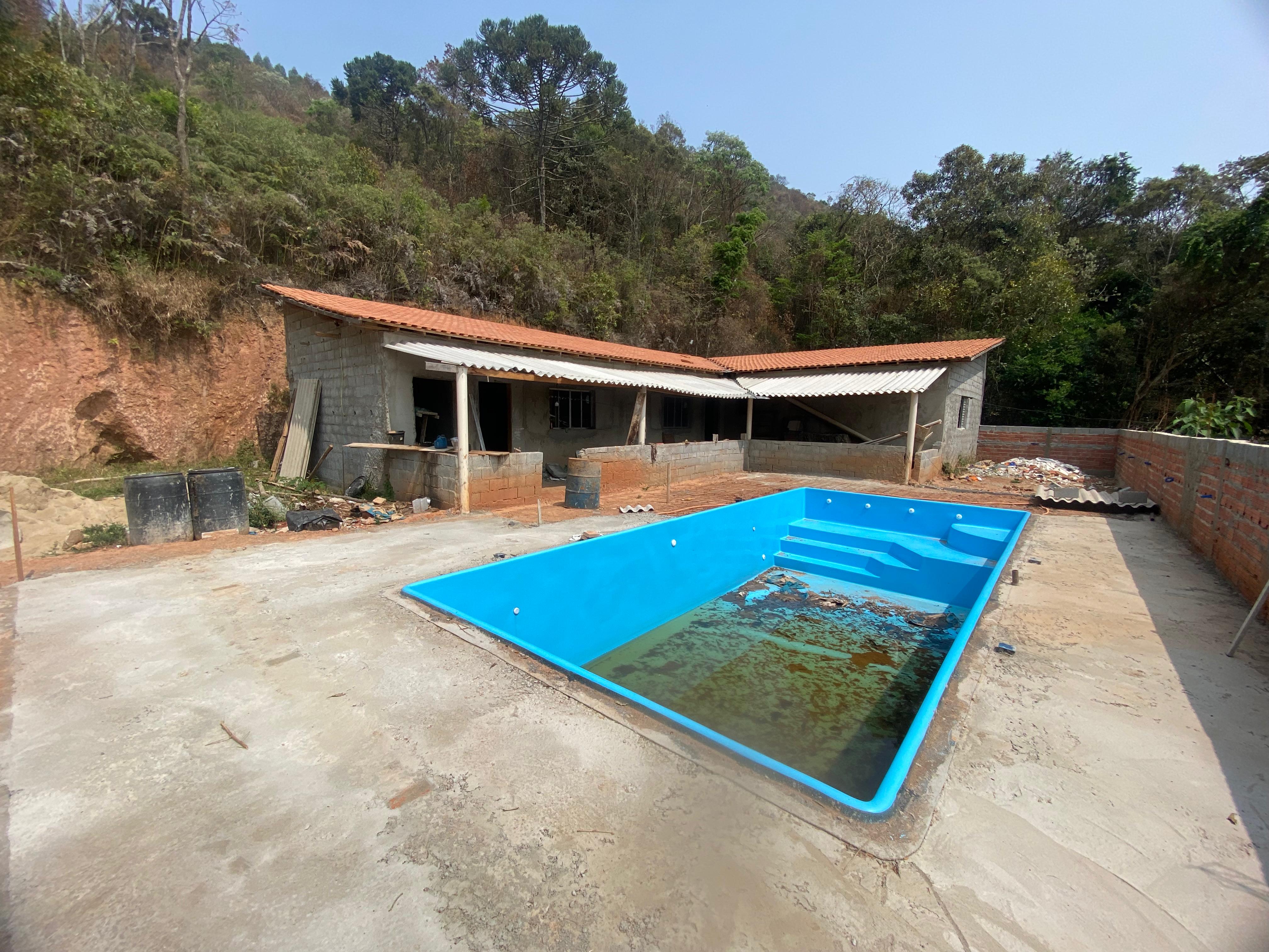 Chácara em construção com piscina em Toledo - MG Cód 1148