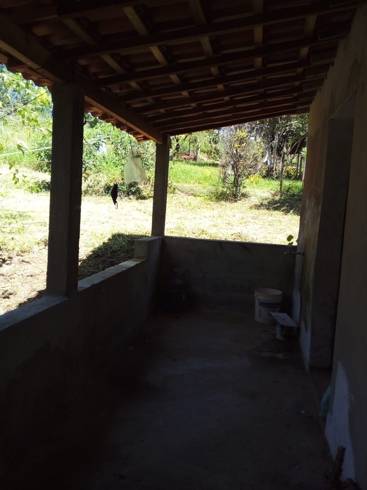 chácara com casa excelente localização topografia plana - Munhos MG