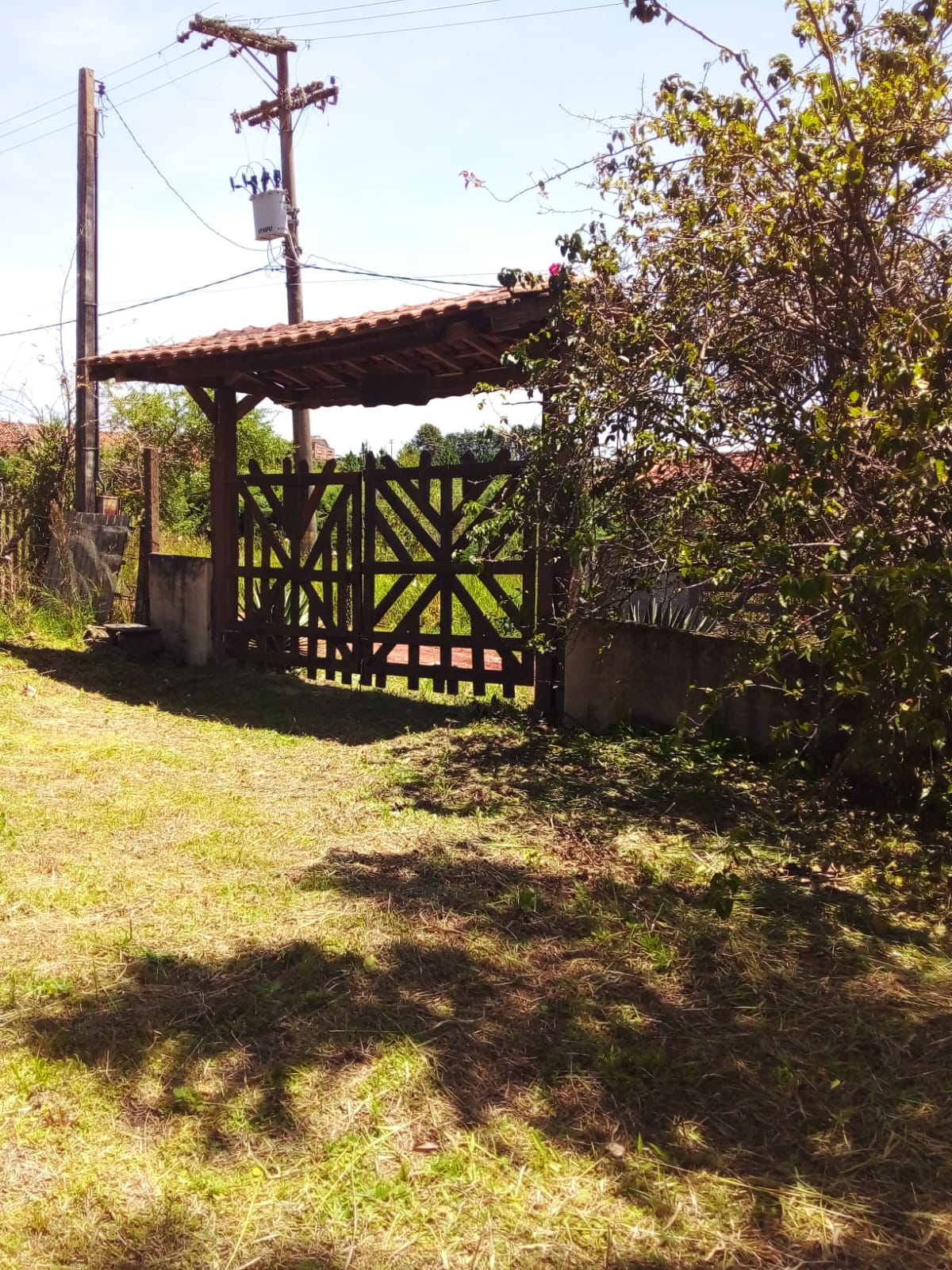chácara com casa excelente localização topografia plana - Munhos MG