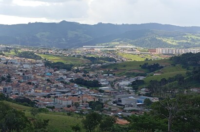 Terreno de 5.000m² Localização privilegiada: A apenas 3 km do centro de Extrema