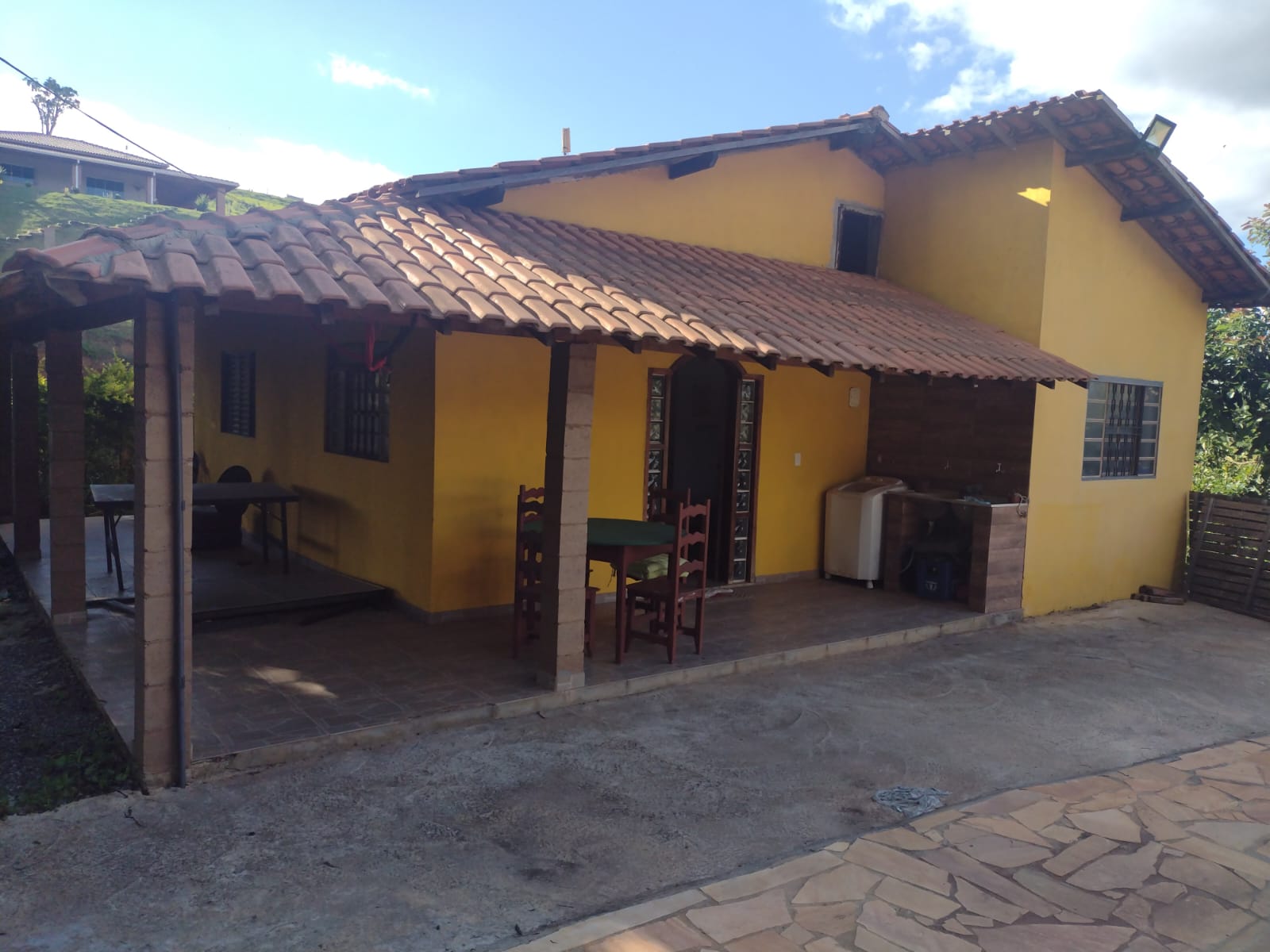 Belíssima chácara  localizado a 7 km do município de Camanducaia- MG  Área : 1.000m² Cod 1158