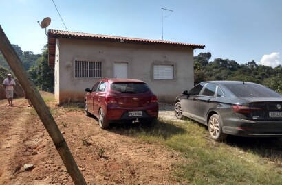 Chácara com casa composta por 3 quartos sendo 1 com suíte, área de 16.000 mts² em Extrema - MG
