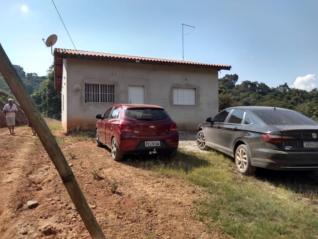 Chácara com casa composta por 3 quartos sendo 1 com suíte, área de 16.000 mts² em Extrema - MG
