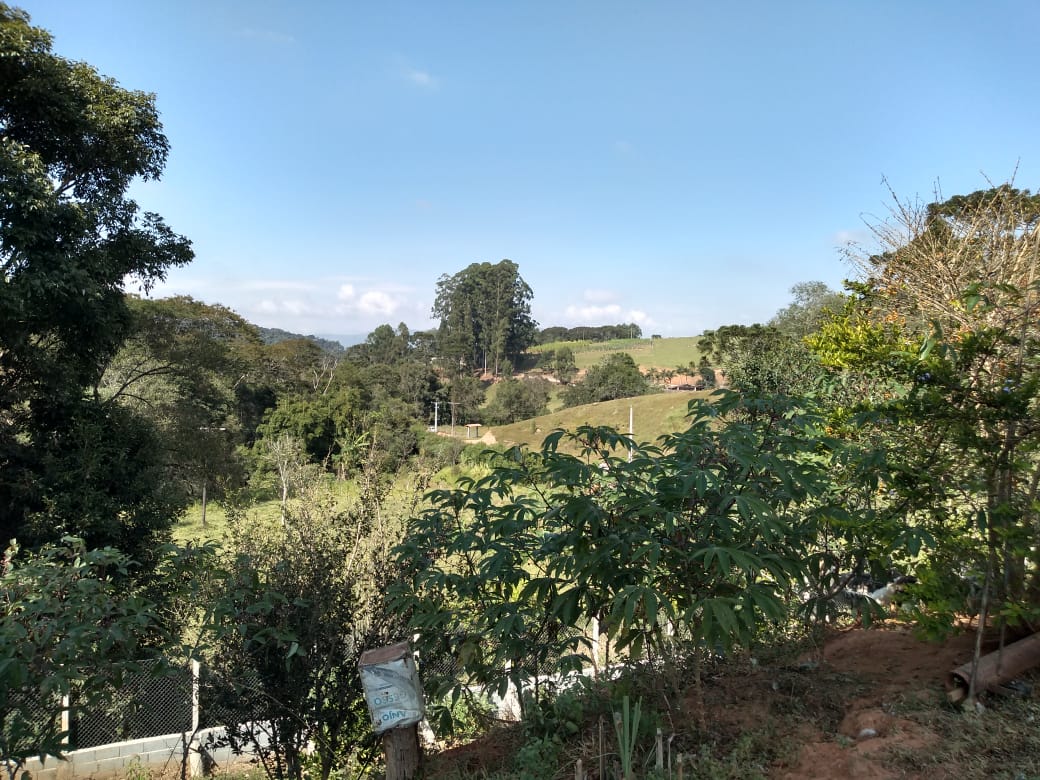 Chácara com casa composta por 3 quartos sendo 1 com suíte, área de 16.000 mts² em Extrema - MG