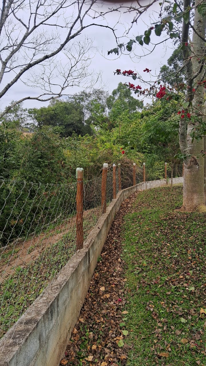 Chácara com 2 casas sendo; principal com: 3 dorm, 2 WC, sala de estar Lareira  Jantar e cozinha tudo integrado cod 1166