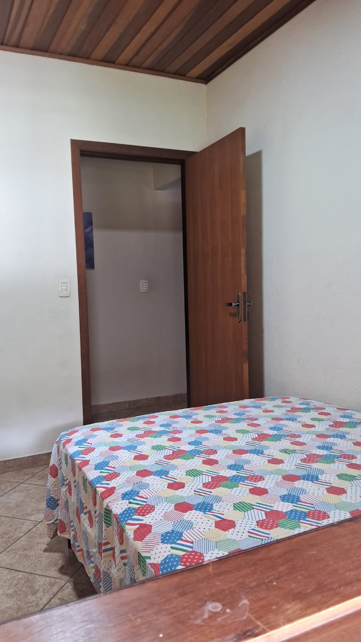 Chácara com 2 casas sendo; principal com: 3 dorm, 2 WC, sala de estar Lareira  Jantar e cozinha tudo integrado cod 1166