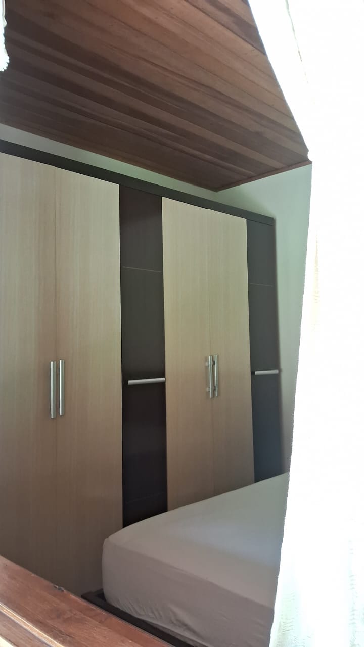 Chácara com 2 casas sendo; principal com: 3 dorm, 2 WC, sala de estar Lareira  Jantar e cozinha tudo integrado cod 1166