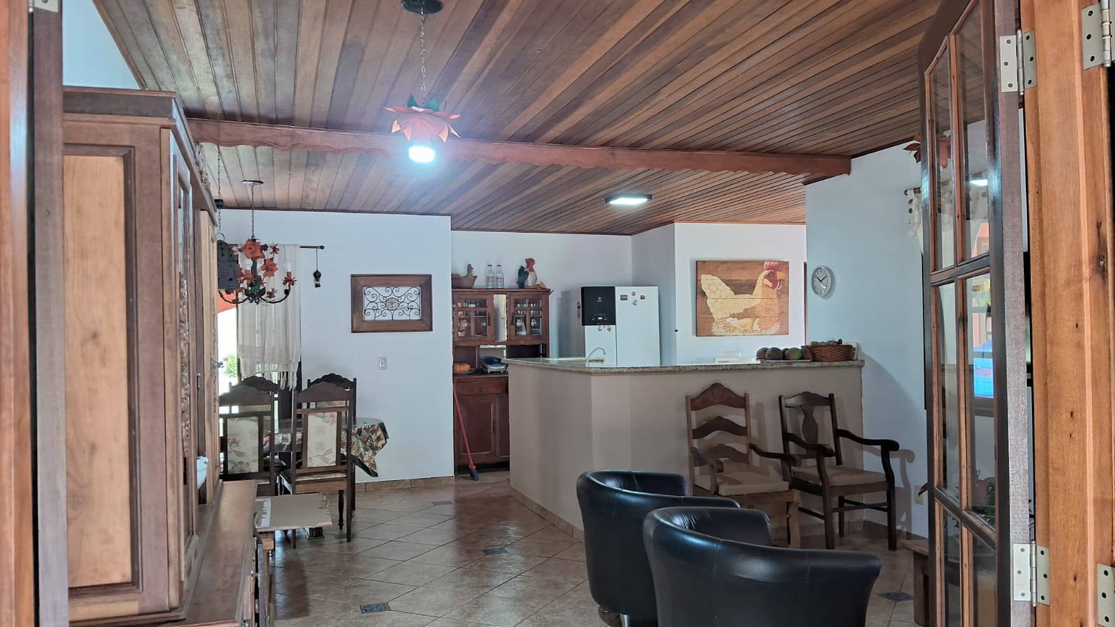 Chácara com 2 casas sendo; principal com: 3 dorm, 2 WC, sala de estar Lareira  Jantar e cozinha tudo integrado cod 1166