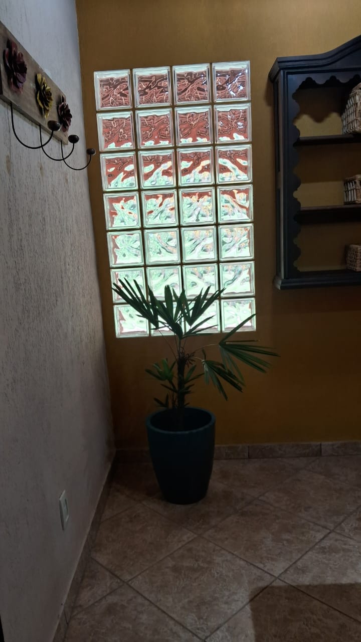 Chácara com 2 casas sendo; principal com: 3 dorm, 2 WC, sala de estar Lareira  Jantar e cozinha tudo integrado cod 1166