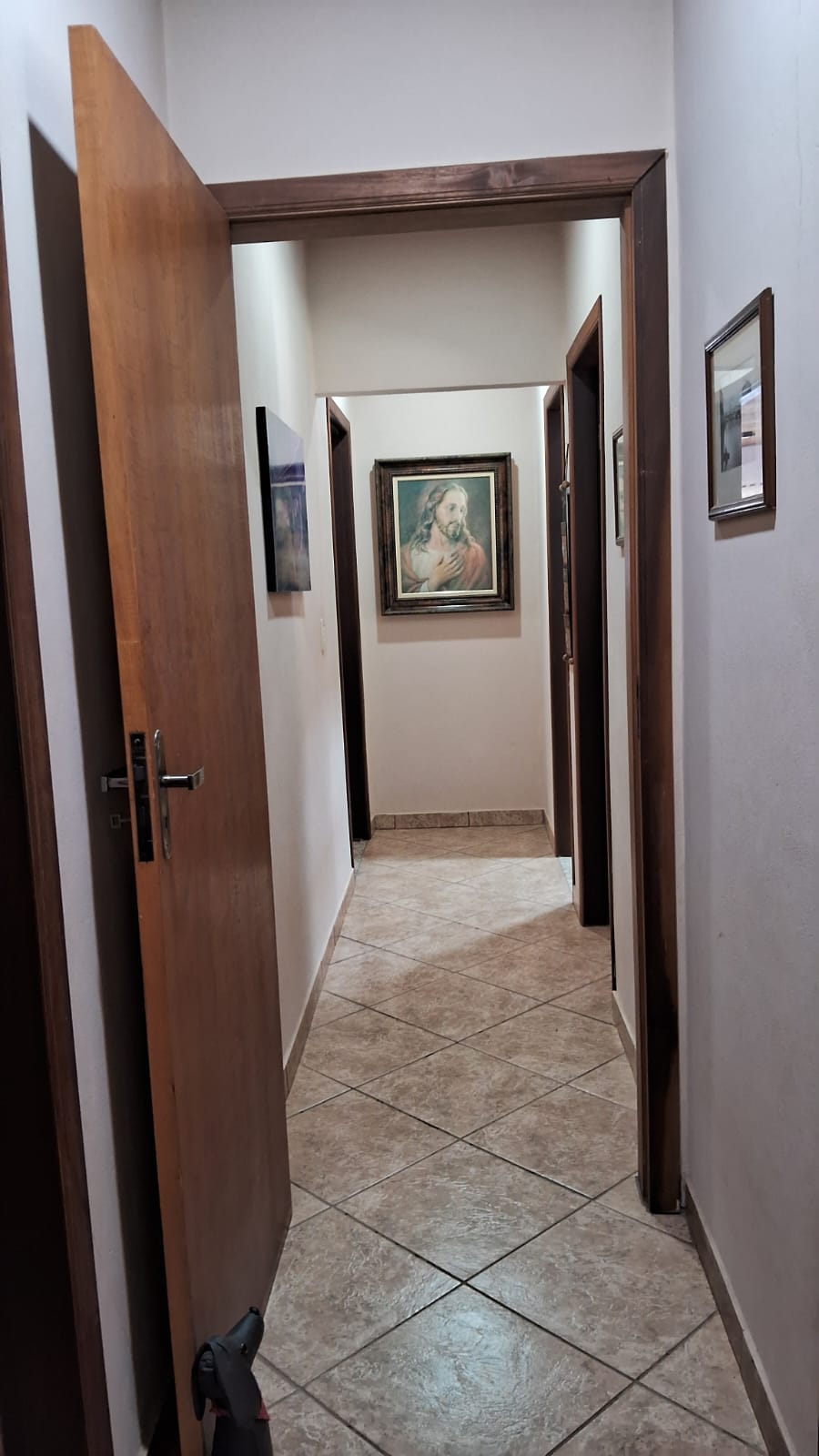 Chácara com 2 casas sendo; principal com: 3 dorm, 2 WC, sala de estar Lareira  Jantar e cozinha tudo integrado cod 1166