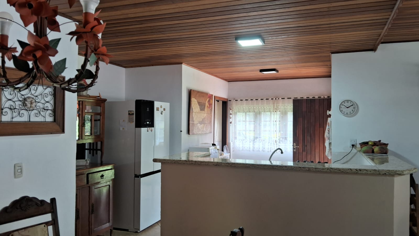 Chácara com 2 casas sendo; principal com: 3 dorm, 2 WC, sala de estar Lareira  Jantar e cozinha tudo integrado cod 1166