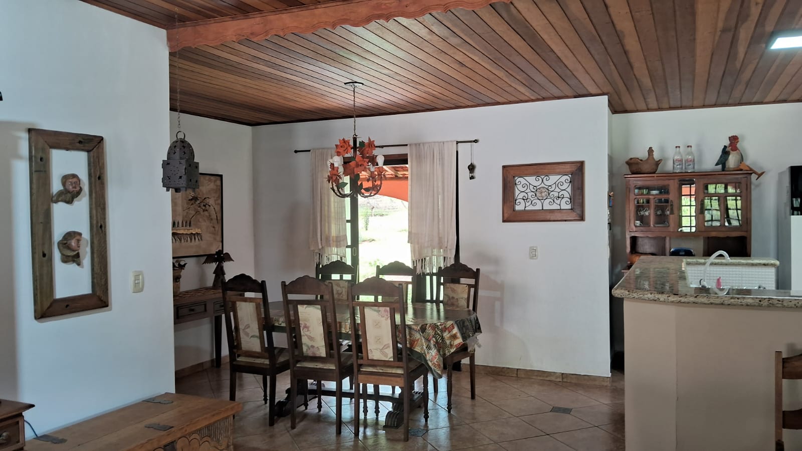 Chácara com 2 casas sendo; principal com: 3 dorm, 2 WC, sala de estar Lareira  Jantar e cozinha tudo integrado cod 1166