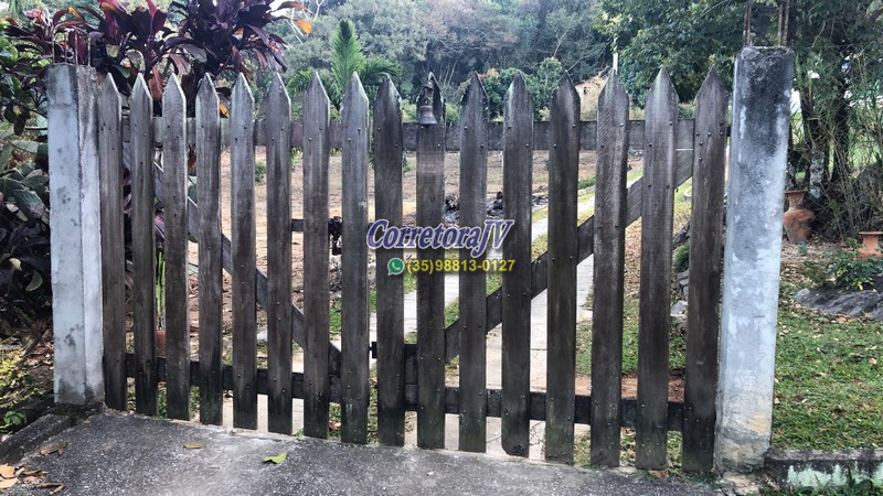 Chácara com piscina, casa, horta, pomar, churrasqueira, campo de futebol | Extrema - MG | código 1176