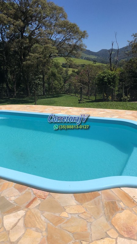Chácara com piscina, casa, horta, pomar, churrasqueira, campo de futebol | Extrema - MG | código 1176