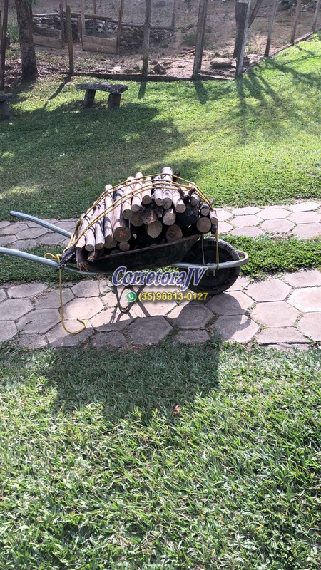 Chácara com piscina, casa, horta, pomar, churrasqueira, campo de futebol | Extrema - MG | código 1176